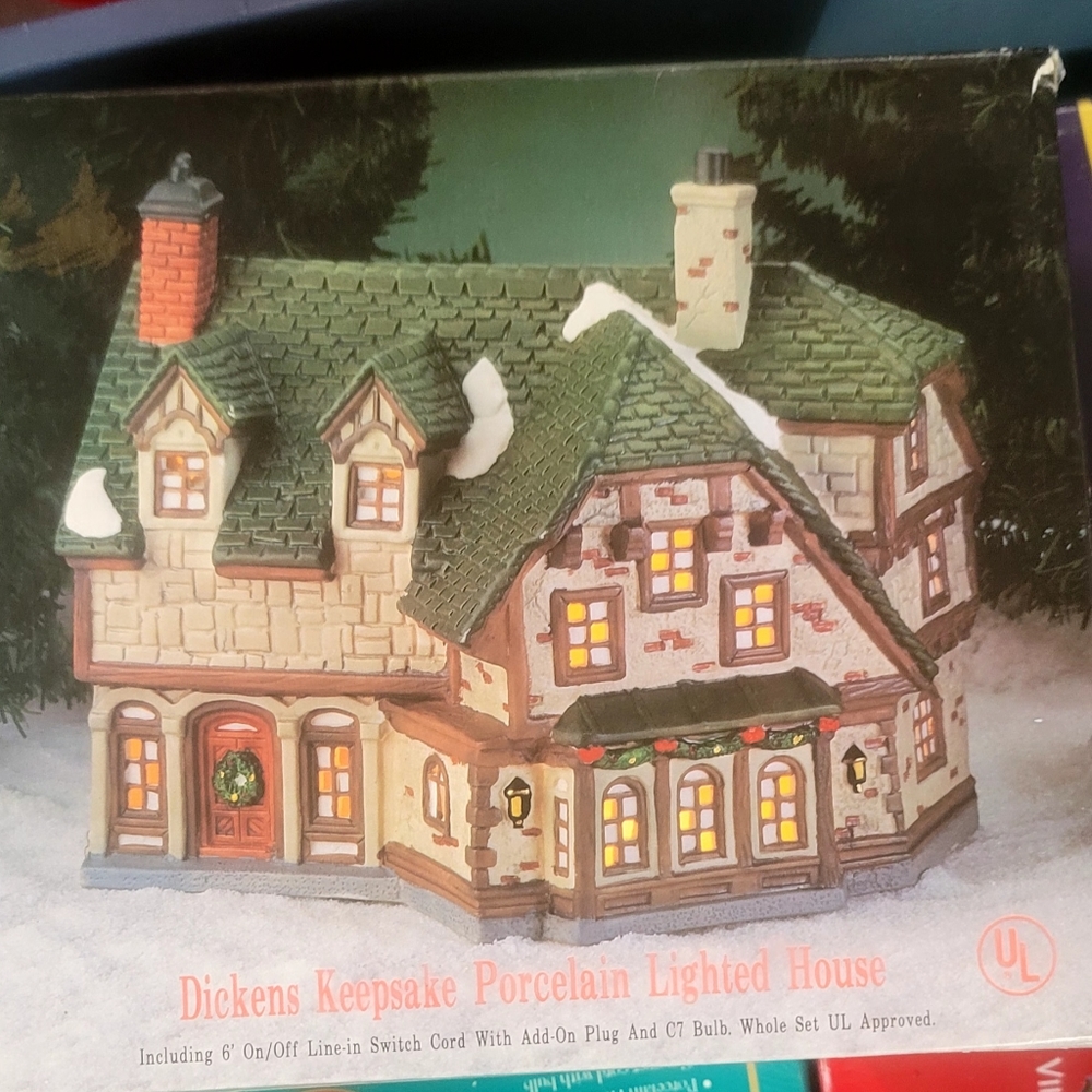 Dickens Keepsake Lighted House